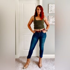 Women’s Soho Skinny Jeans Inseam 33” | size 6 Tall | 28 Long